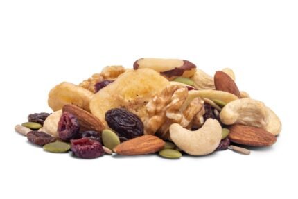 trail mix with nuts and raisins