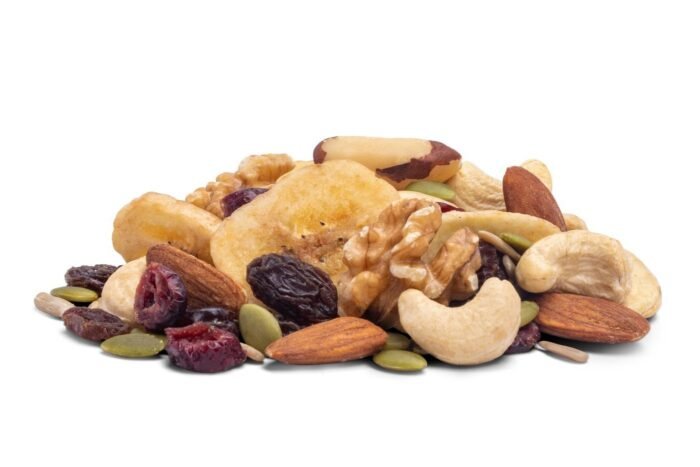 trail mix with nuts and raisins