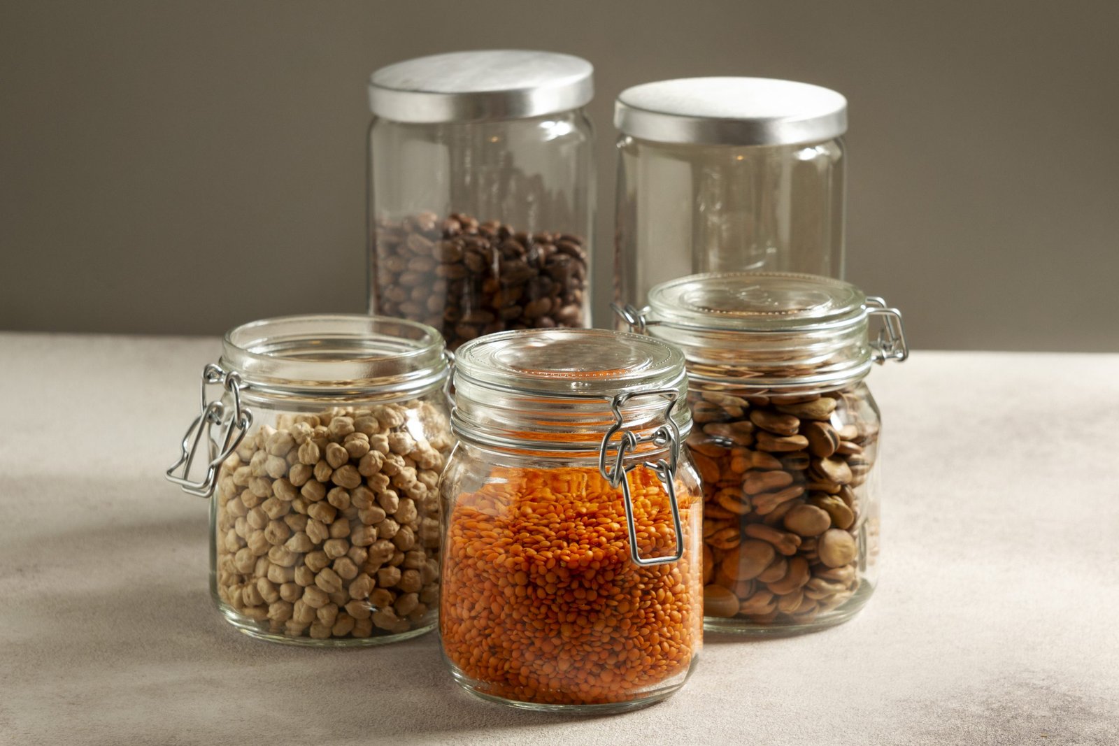 Airtight containers with nuts